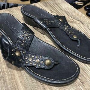 Studded trims flip flop